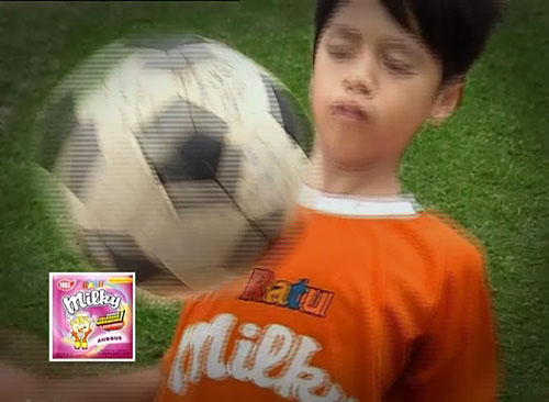 Ratu Milky, Versi: Bola